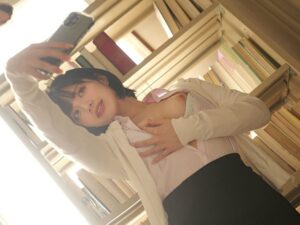 Bí mật của cô giáo thích chụp ảnh sexy và những cậu học trò biến thái